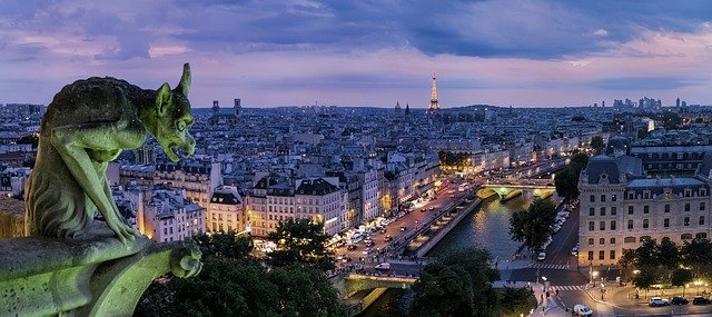 השילוב המיוחד בין ערים ציוריות וכפרים אותנטיים ברחבי המדינה, ובין ערים שבהן הכול חדשני ונוצץ, הוא כזה שיכול לתרום להרגשה הכללית בכל עבודה בצרפת